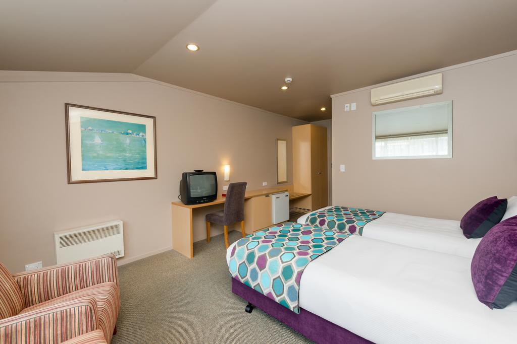 Heartland Hotel Глетчер Фокс Екстериор снимка