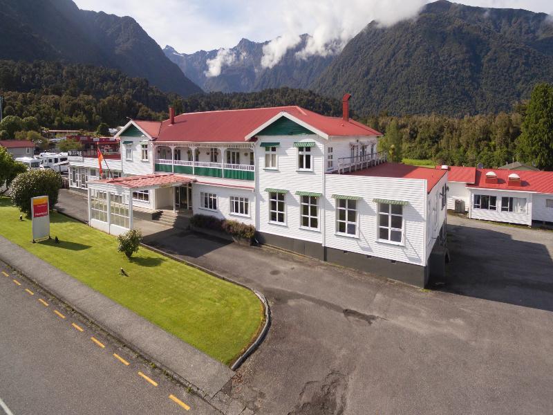 Heartland Hotel Глетчер Фокс Екстериор снимка