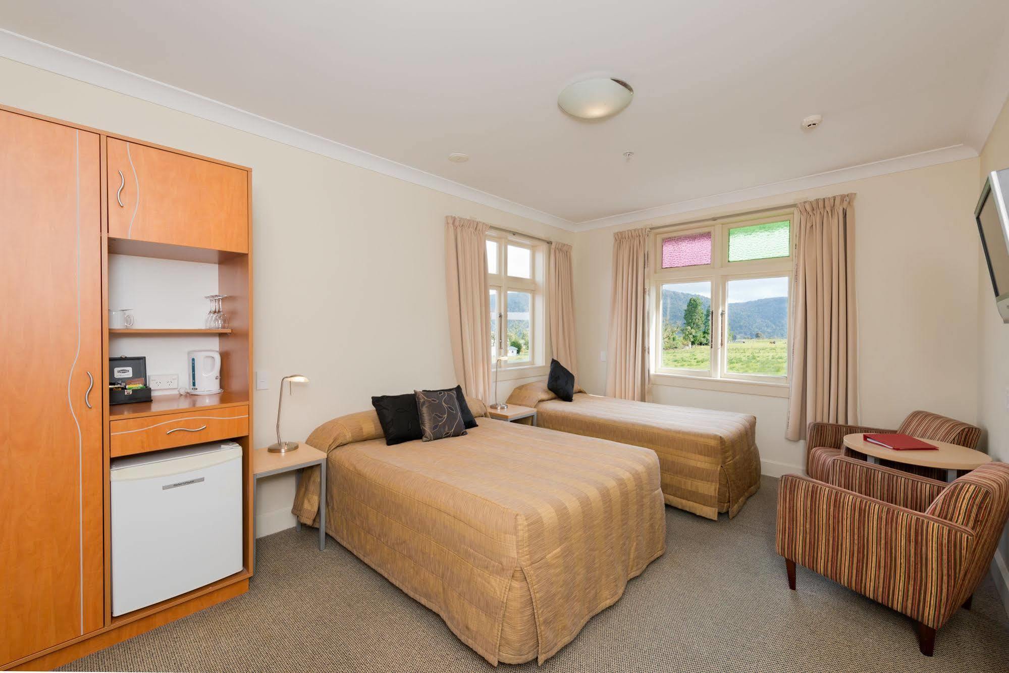 Heartland Hotel Глетчер Фокс Екстериор снимка